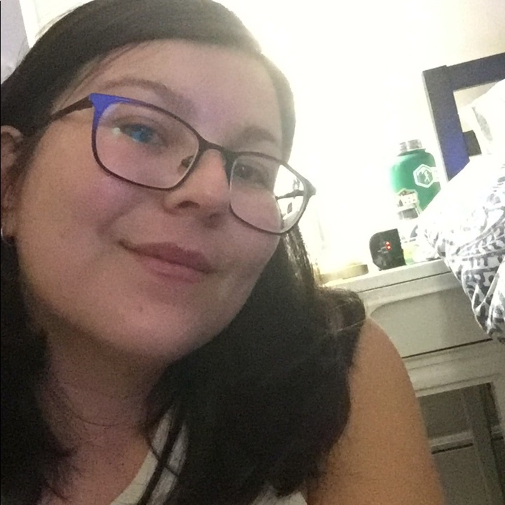 Meet your Posher, Laura